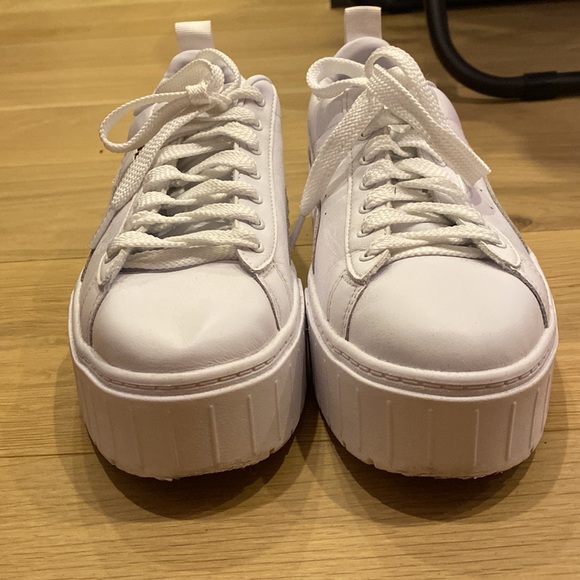 Puma shoes women’s white size 9 - Picture 4 of 8